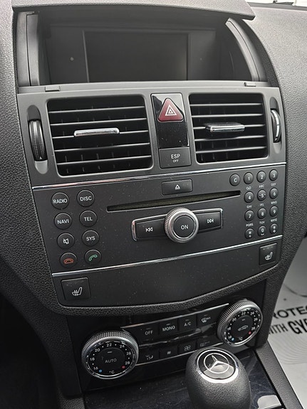Mercedes-Benz C200 10 of 12
