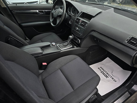 Mercedes-Benz C200 8 of 12