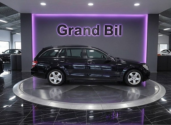 Mercedes-Benz C200 3 of 5
