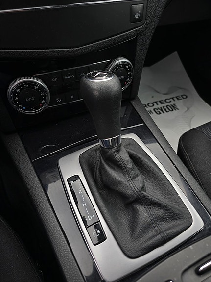 Mercedes-Benz C200 9 of 12