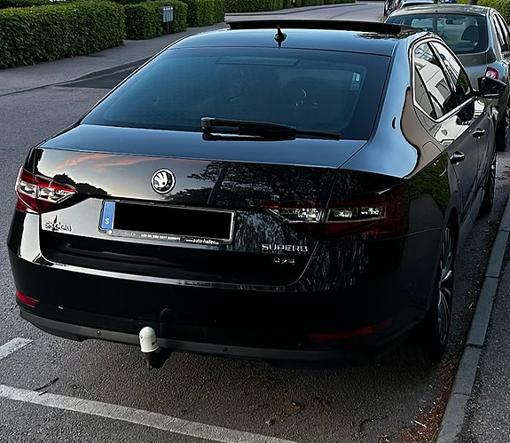 Skoda Superb 2 of 5