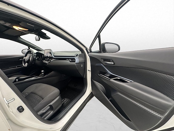 Toyota C-HR 28 of 30