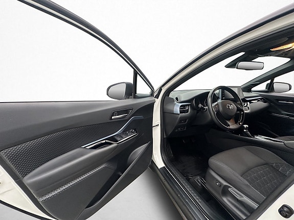 Toyota C-HR 10 of 30