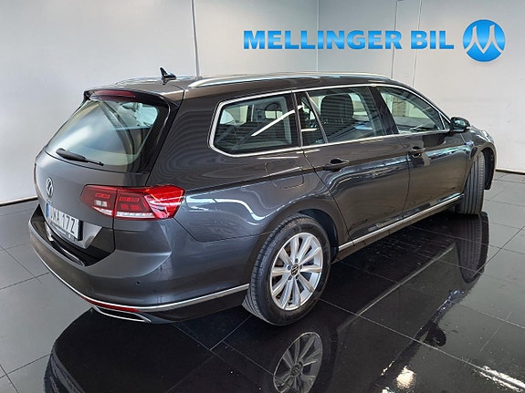 Volkswagen Passat 3 of 5