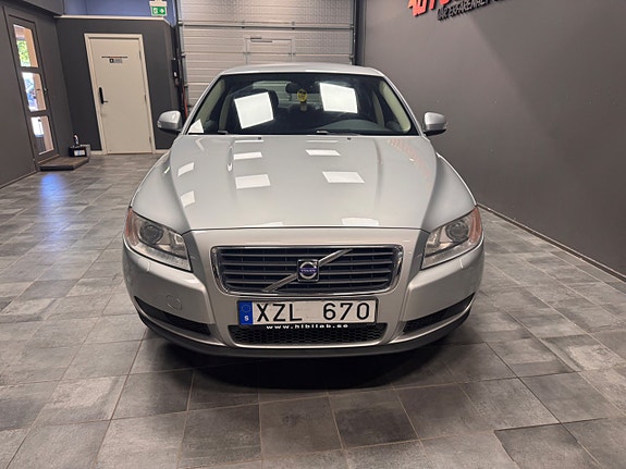 Volvo S80 2 of 5