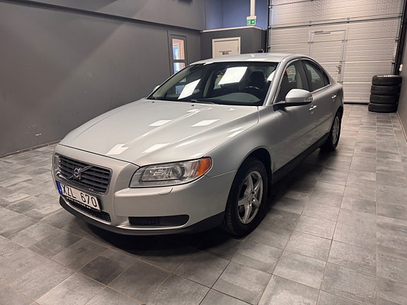 Volvo S80 3 of 5