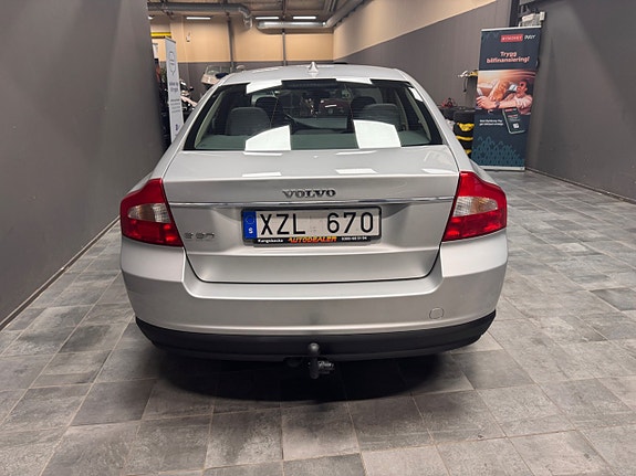 Volvo S80 4 of 5