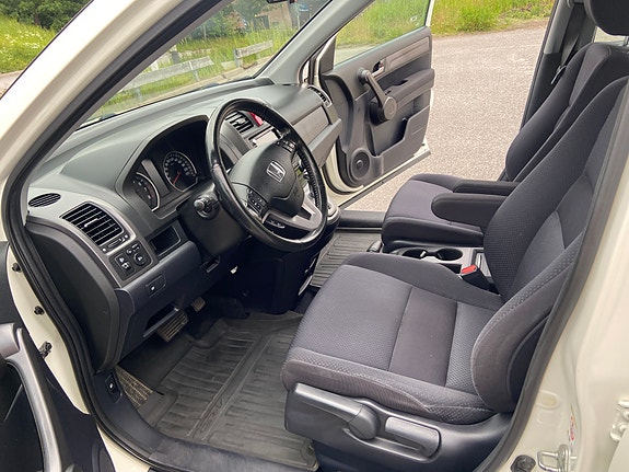 Honda CR-V 4 of 9