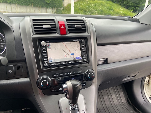 Honda CR-V 3 of 9