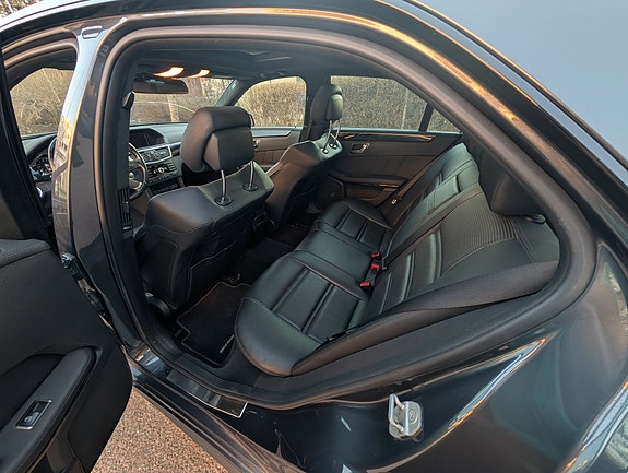 Mercedes-Benz E63 3 of 5