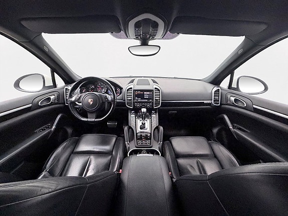 Porsche Cayenne 16 of 30