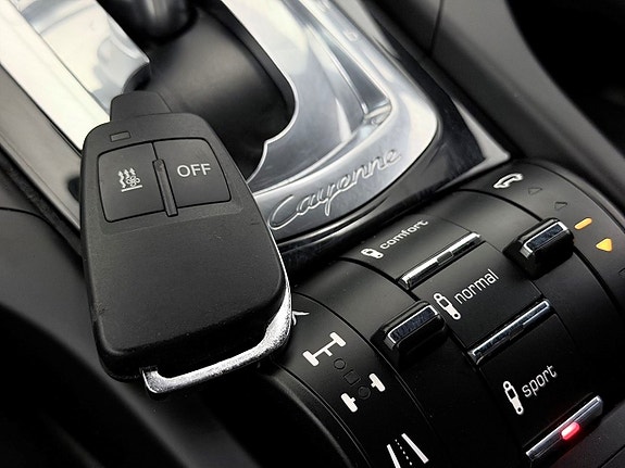 Porsche Cayenne 30 of 30