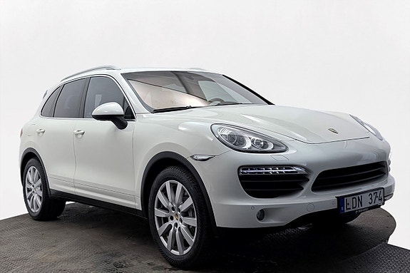 Porsche Cayenne 4 of 5