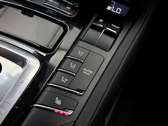 Porsche Cayenne 27 of 30