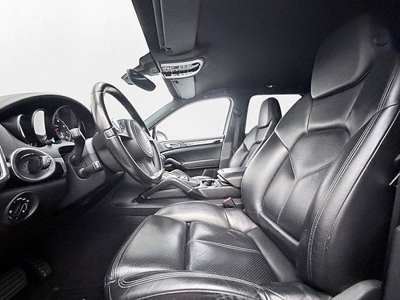 Porsche Cayenne 11 of 30