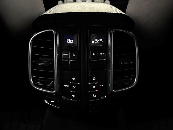 Porsche Cayenne 17 of 30