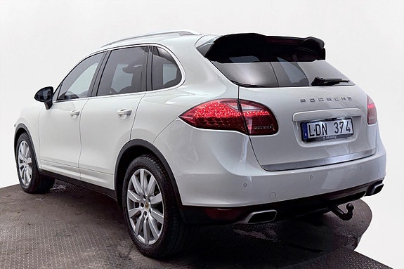 Porsche Cayenne 9 of 30