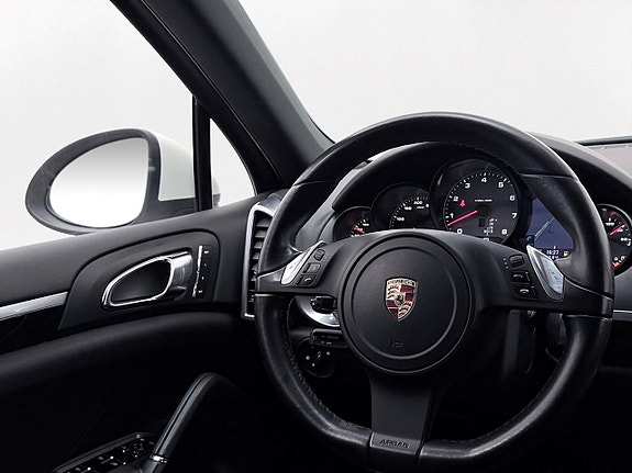 Porsche Cayenne 18 of 30