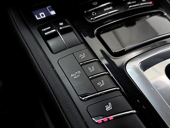 Porsche Cayenne 26 of 30