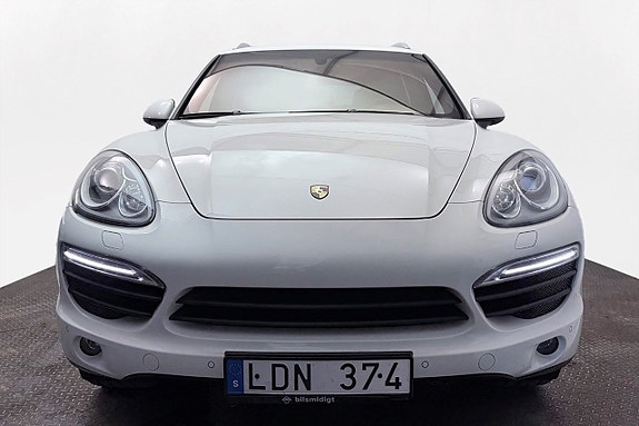 Porsche Cayenne 3 of 5
