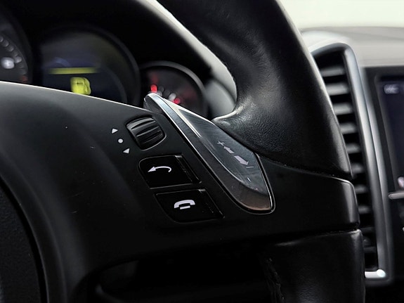 Porsche Cayenne 21 of 30