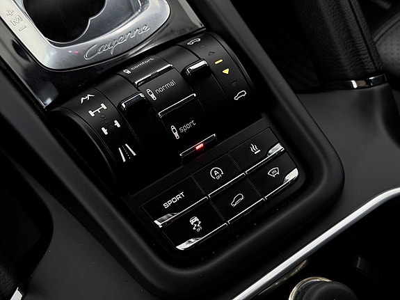 Porsche Cayenne 29 of 30