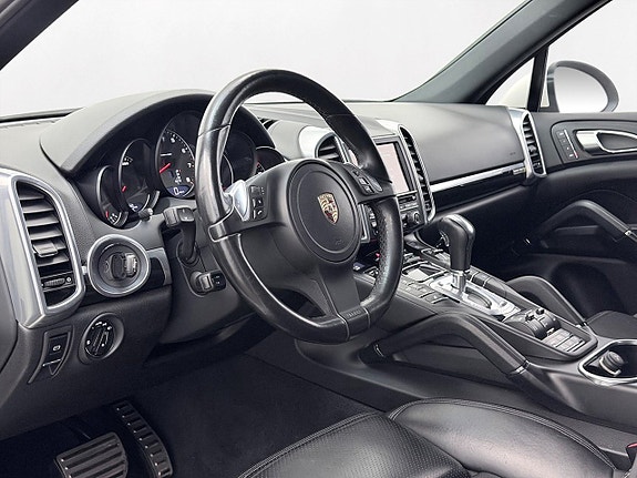 Porsche Cayenne 12 of 30