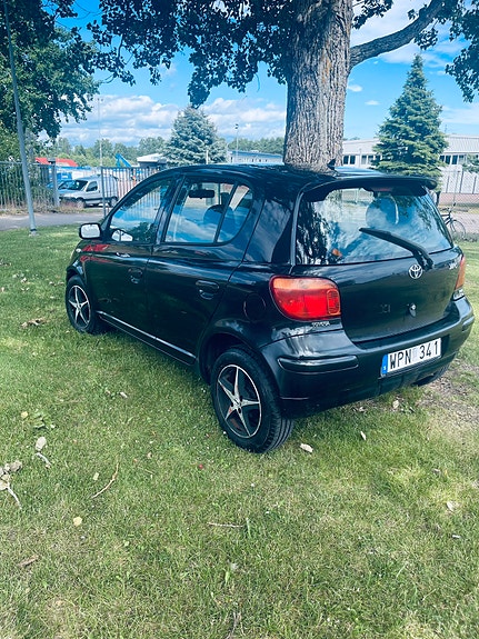 Toyota Yaris 2 of 4
