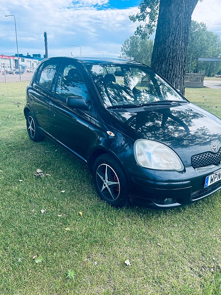 Toyota Yaris 4 of 4