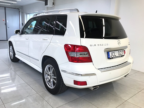 Mercedes-Benz GLK320 5 of 5