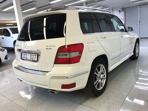 Mercedes-Benz GLK320 4 of 5