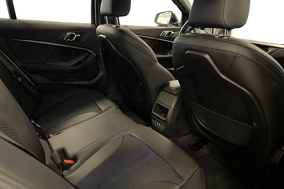 BMW 118i 7 of 19