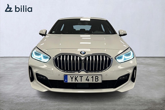 BMW 118i 2 of 5