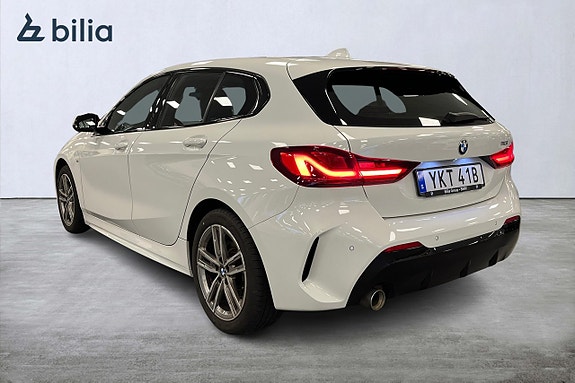 BMW 118i 3 of 5
