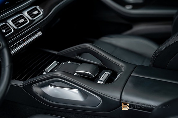 Mercedes-Benz GLS580 23 of 27
