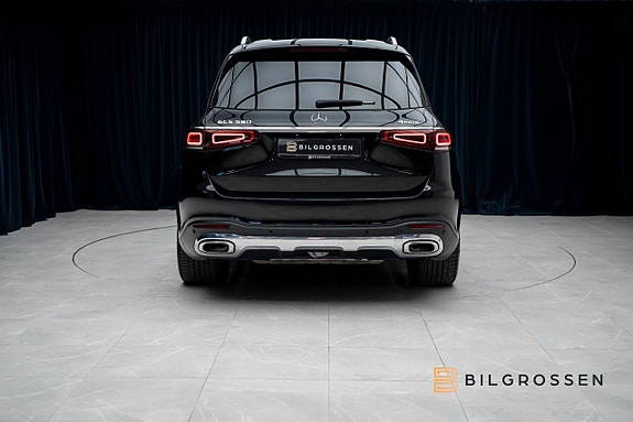 Mercedes-Benz GLS580 4 of 5