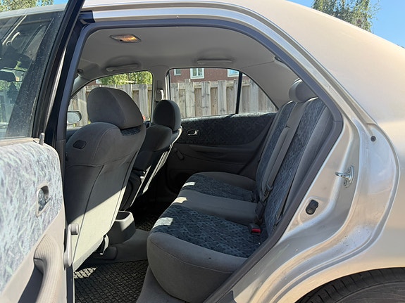 Mazda 323S 7 of 9