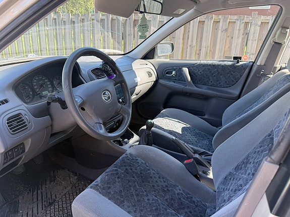 Mazda 323S 8 of 9