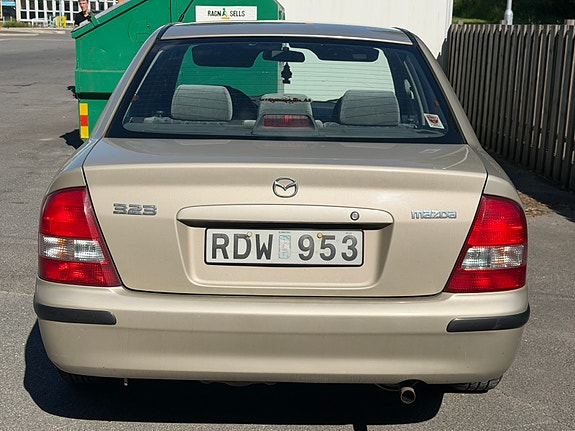 Mazda 323S 4 of 9