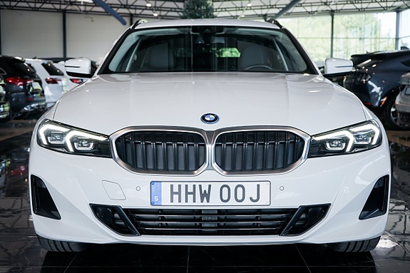 BMW 330e 2 of 30
