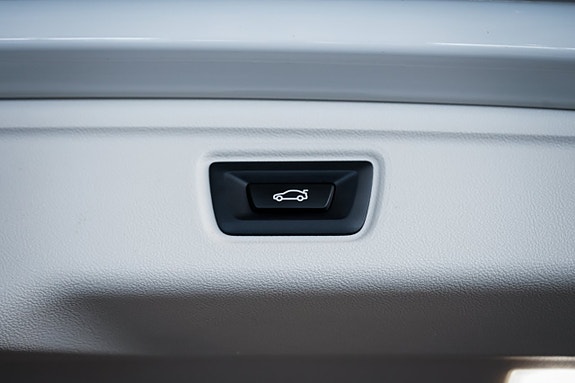 BMW 330e 10 of 30