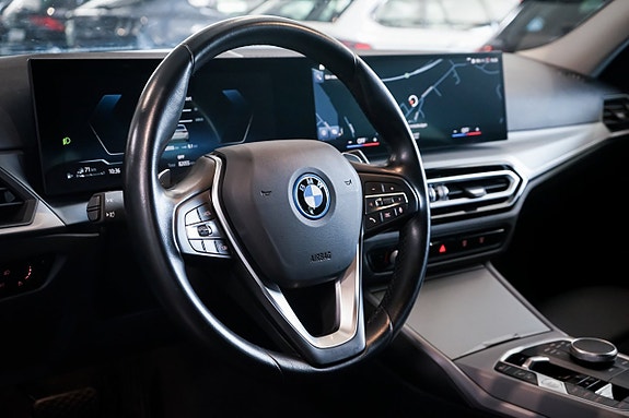 BMW 330e 27 of 30