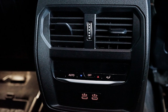 BMW 330e 13 of 30