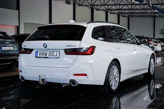 BMW 330e 5 of 30