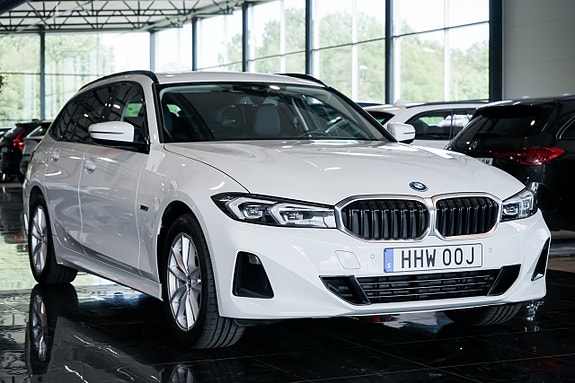 BMW 330e 3 of 30