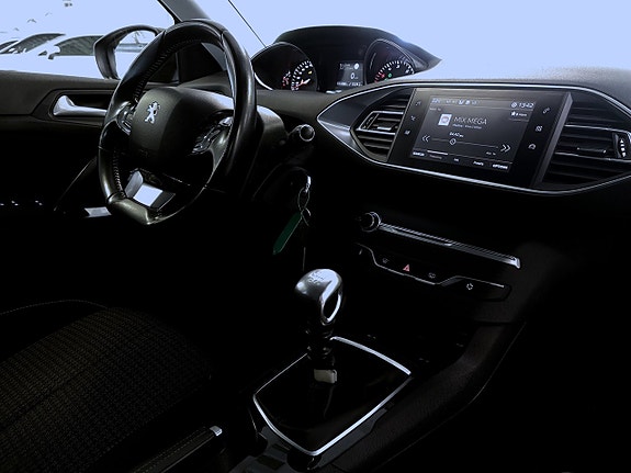 Peugeot 308 SW 12 of 15