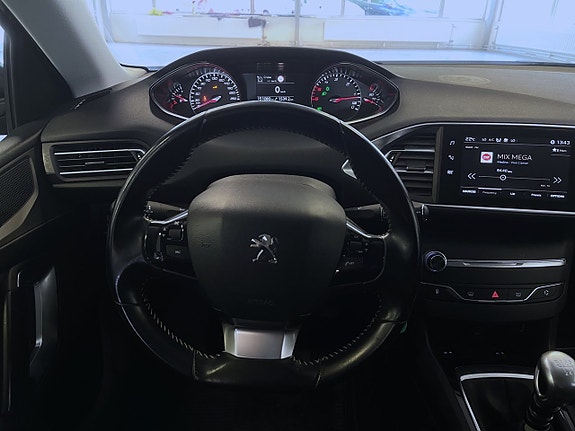 Peugeot 308 SW 9 of 15
