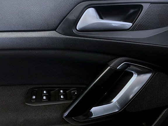 Peugeot 308 SW 7 of 15
