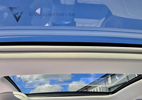 Mercedes-Benz EQE350+ SUV 27 of 30