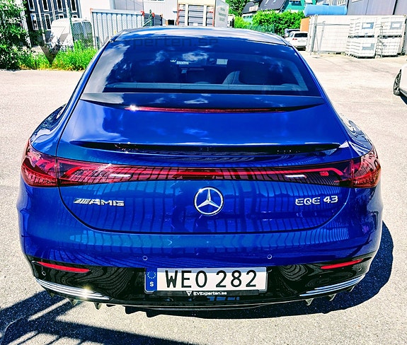 Mercedes-Benz EQE350+ SUV 10 of 30